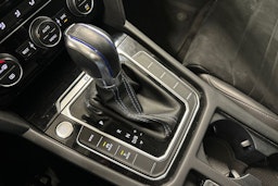 valkoinen Volkswagen Passat 2018 kuva 38.
