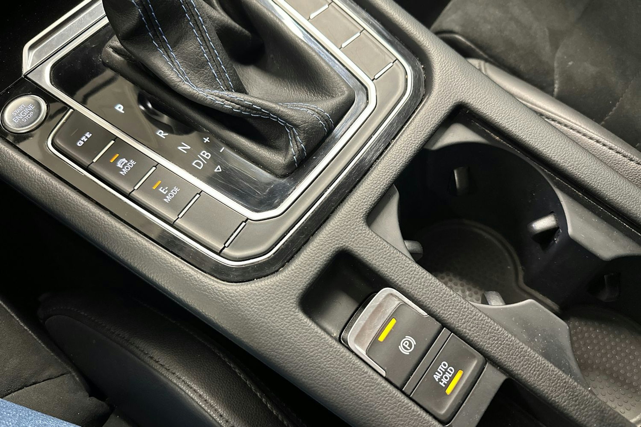 valkoinen Volkswagen Passat 2018 kuva 39.