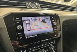 valkoinen Volkswagen Passat 2018 kuva 40.