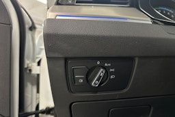 valkoinen Volkswagen Passat 2018 kuva 41.