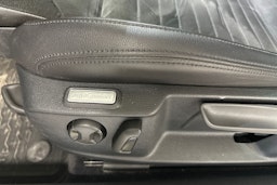 valkoinen Volkswagen Passat 2018 kuva 42.