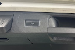 valkoinen Volkswagen Passat 2018 kuva 44.