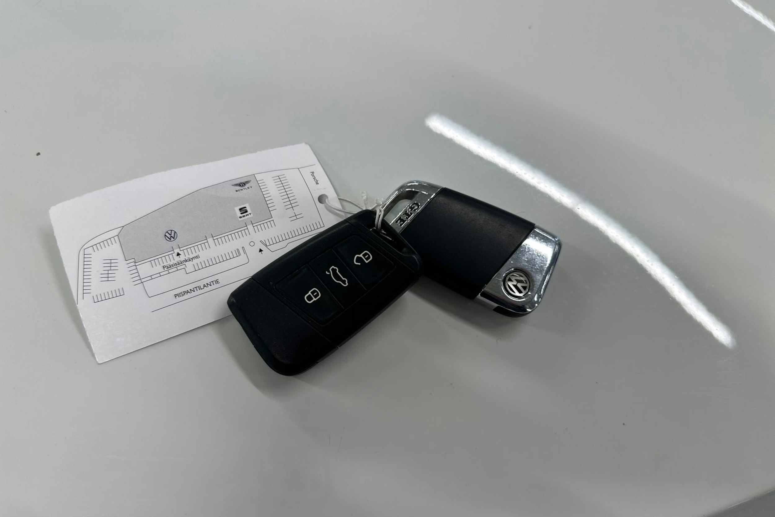 valkoinen Volkswagen Passat 2018 kuva 47.