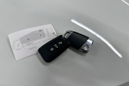 valkoinen Volkswagen Passat 2018 kuva 47.