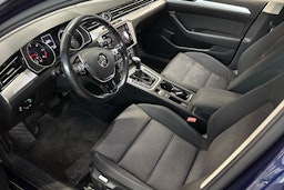 sininen Volkswagen Passat 2019 kuva 3.