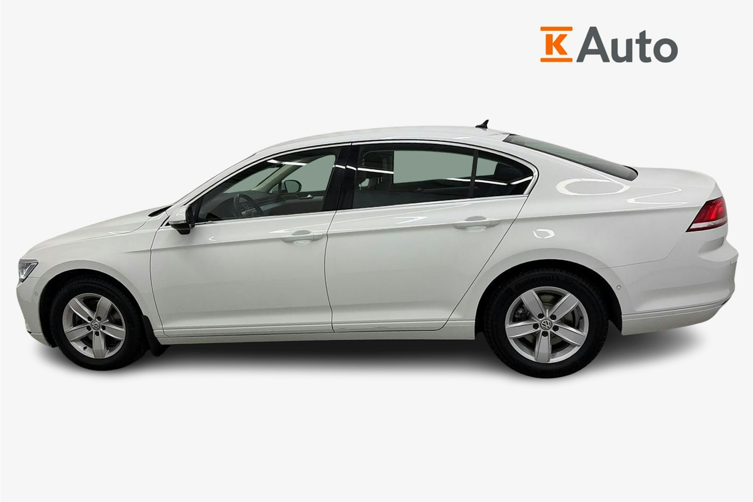 valkoinen Volkswagen Passat 2018 kuva 6.