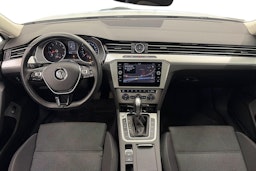 valkoinen Volkswagen Passat 2018 kuva 9.