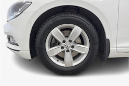 valkoinen Volkswagen Passat 2018 kuva 11.