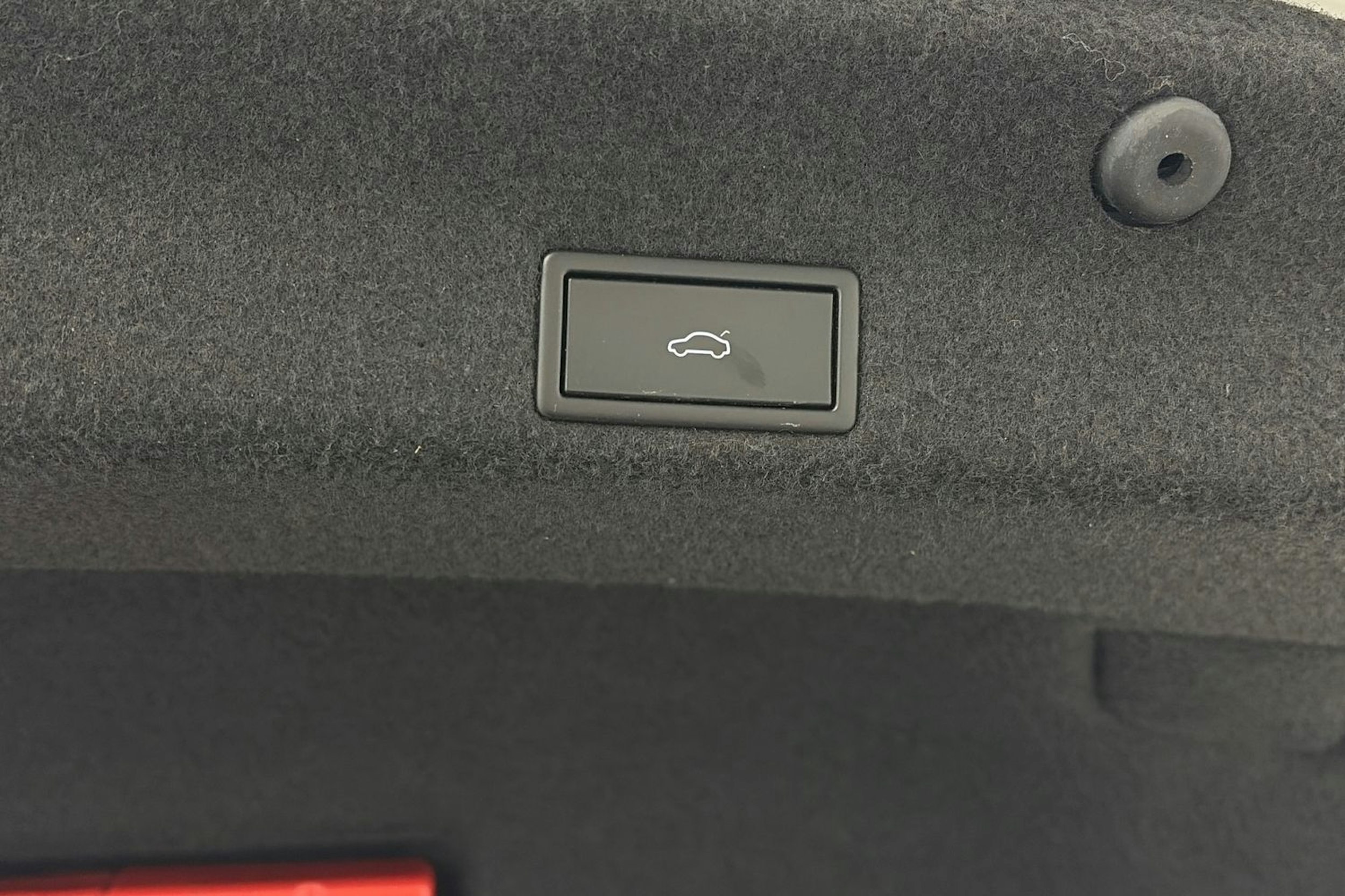 valkoinen Volkswagen Passat 2018 kuva 15.