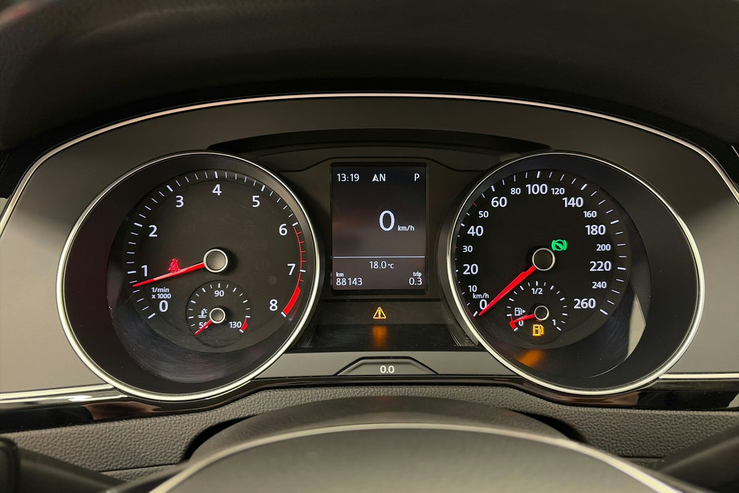 valkoinen Volkswagen Passat 2018 kuva 18.