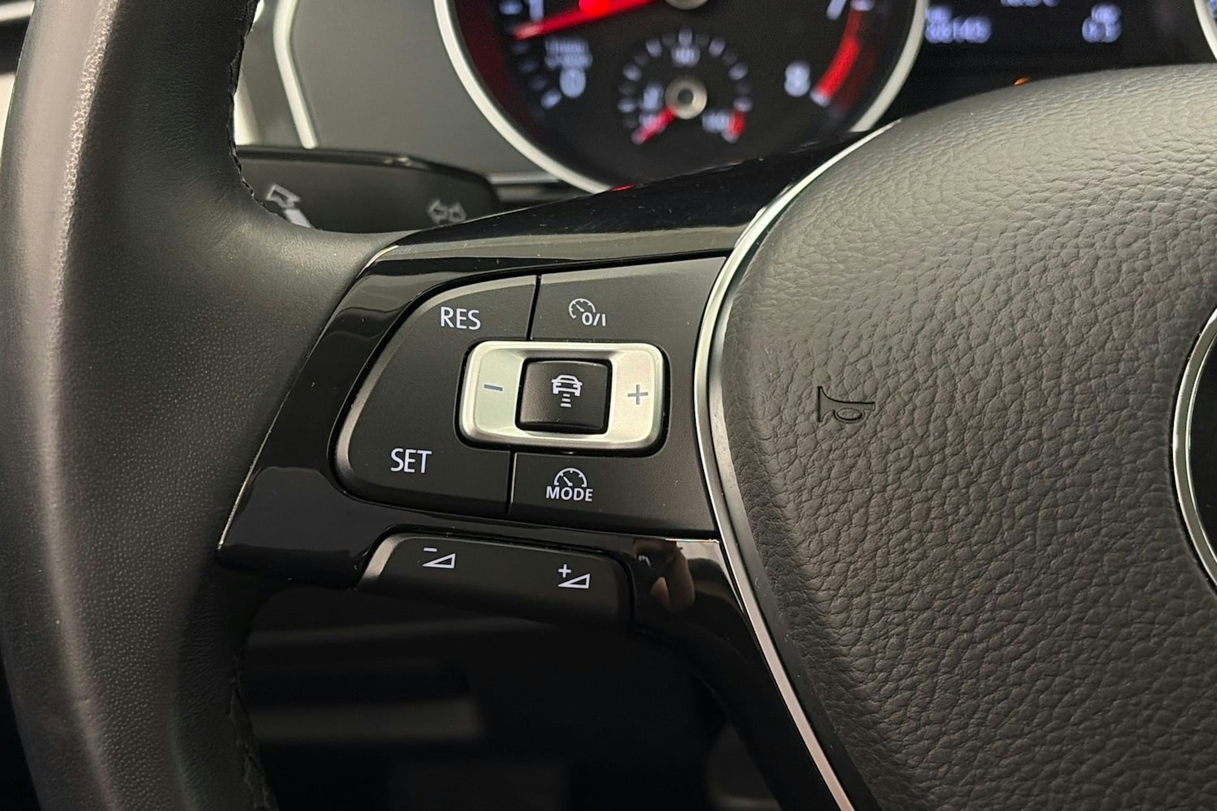 valkoinen Volkswagen Passat 2018 kuva 19.