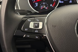 valkoinen Volkswagen Passat 2018 kuva 19.