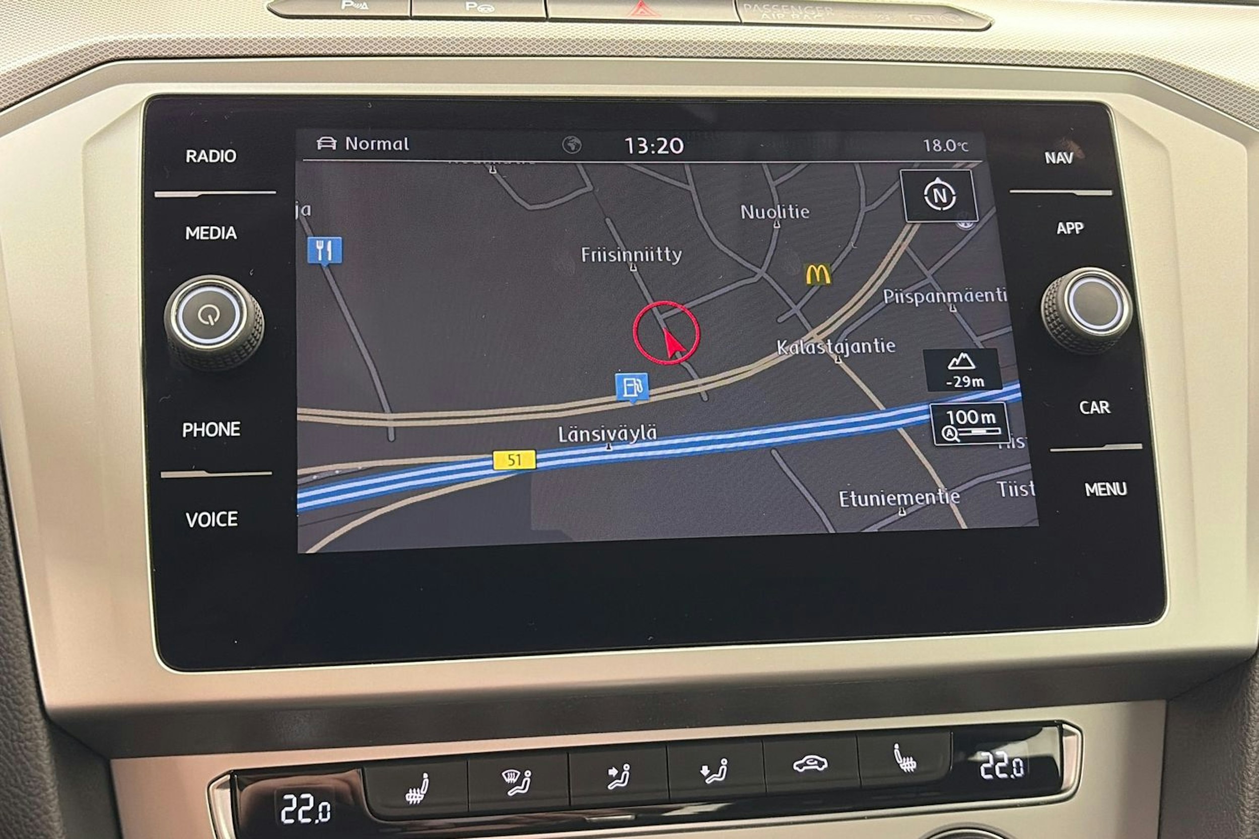 valkoinen Volkswagen Passat 2018 kuva 21.