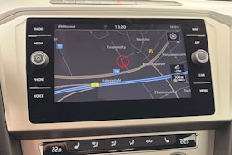 valkoinen Volkswagen Passat 2018 kuva 21.