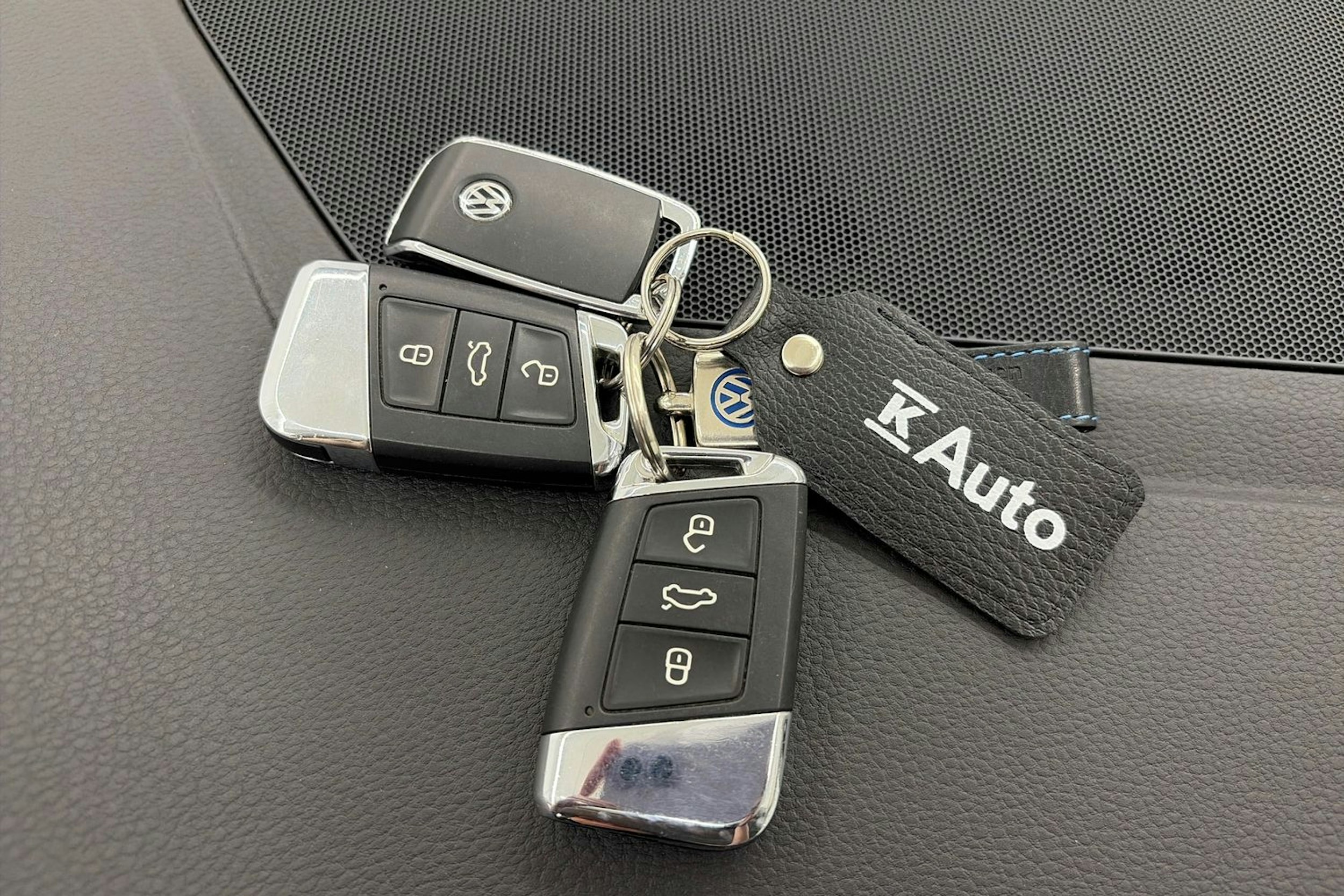 valkoinen Volkswagen Passat 2018 kuva 27.