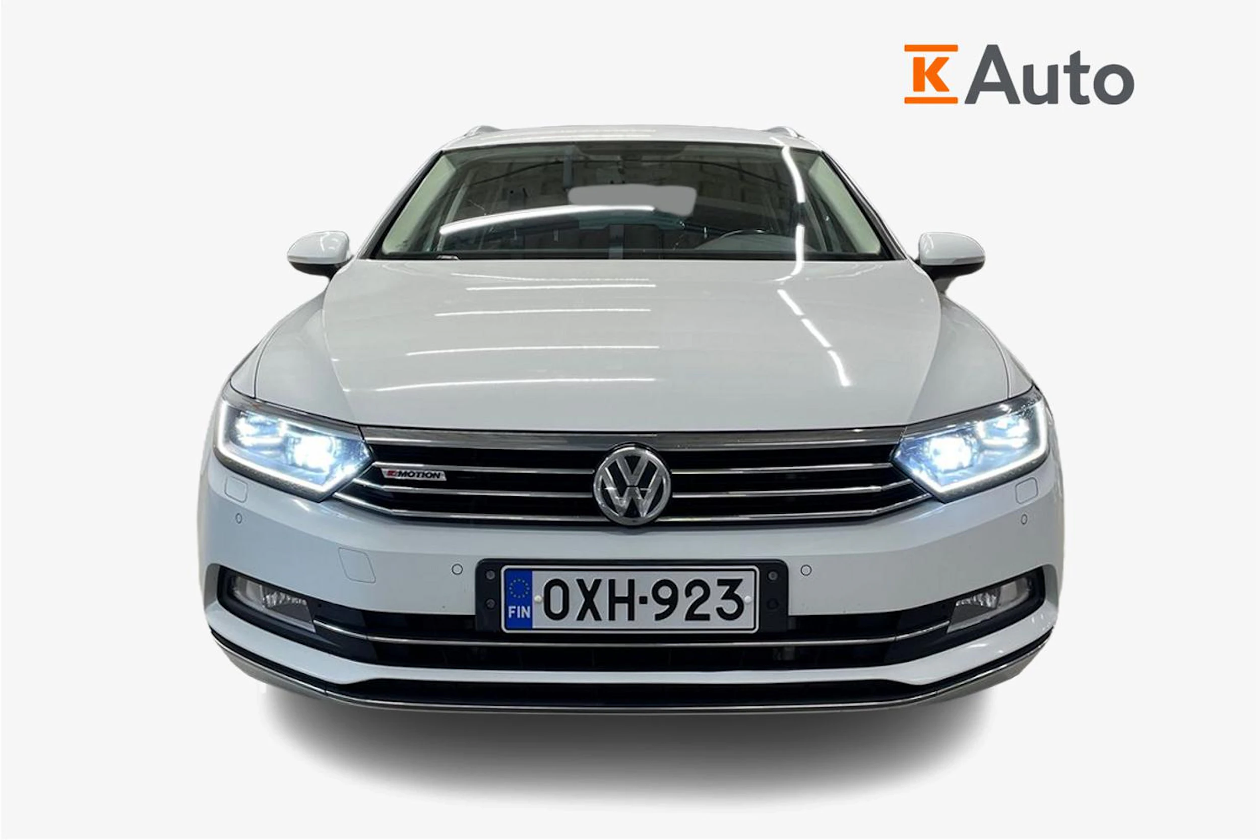 Valkoinen Volkswagen PASSAT 2018 kuva 4.