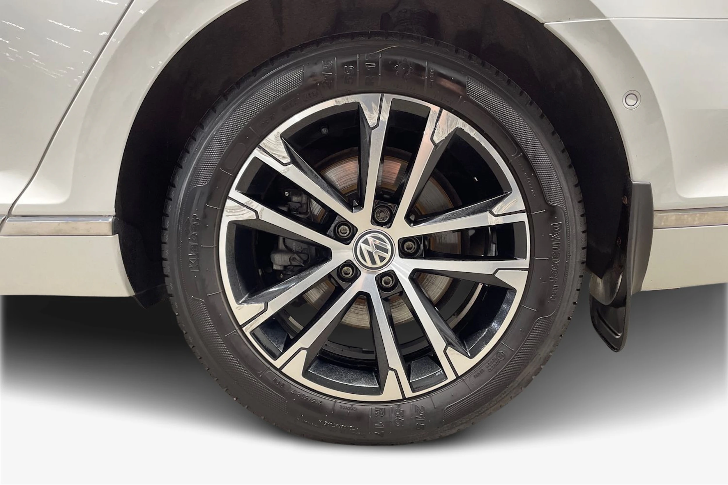Valkoinen Volkswagen PASSAT 2018 kuva 9.