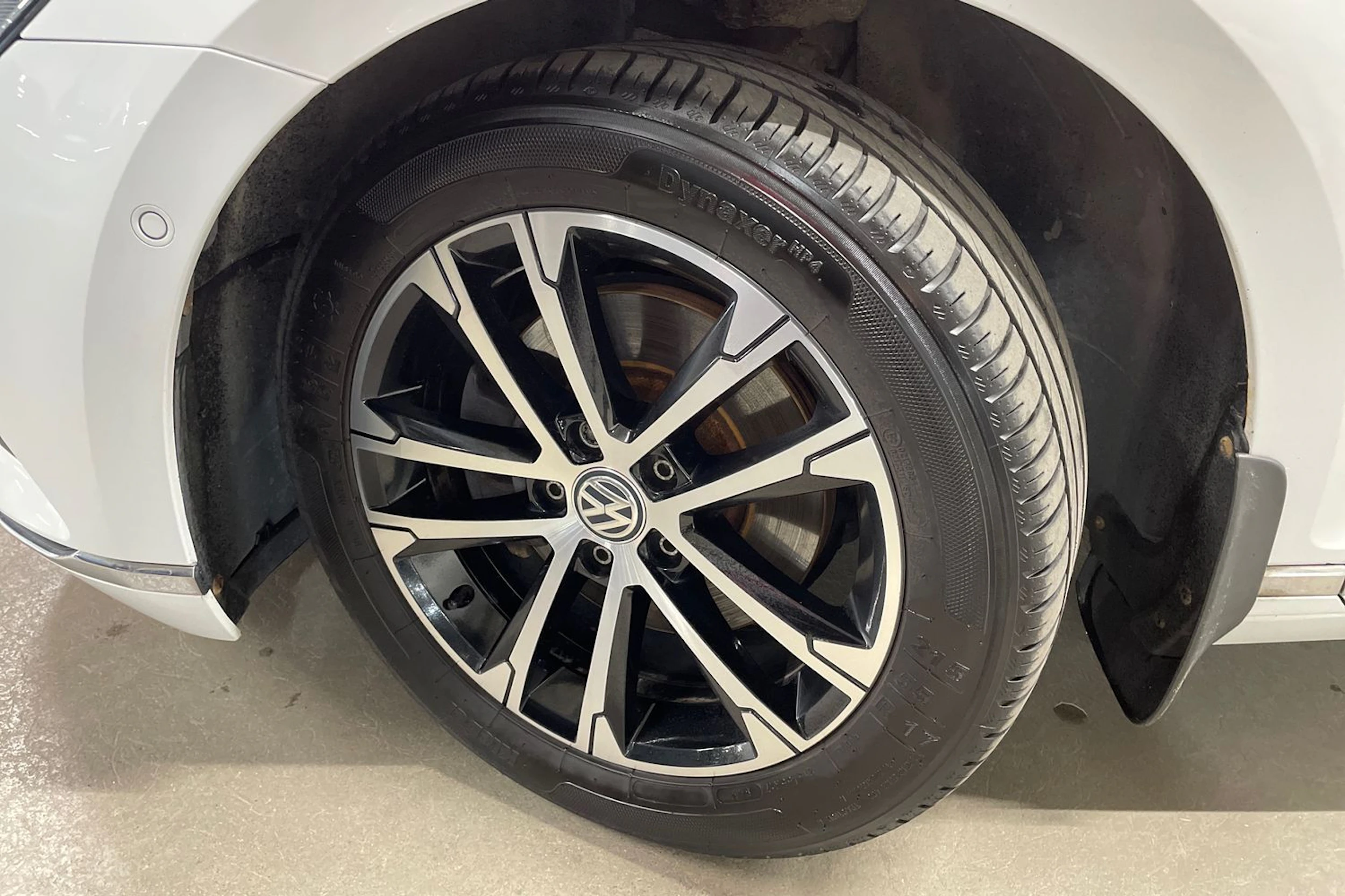 Valkoinen Volkswagen PASSAT 2018 kuva 10.