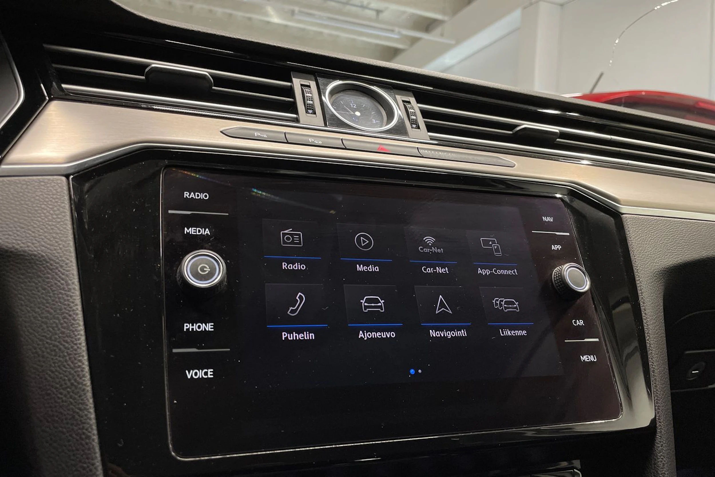 Valkoinen Volkswagen PASSAT 2018 kuva 13.