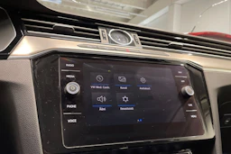 Valkoinen Volkswagen PASSAT 2018 kuva 14.