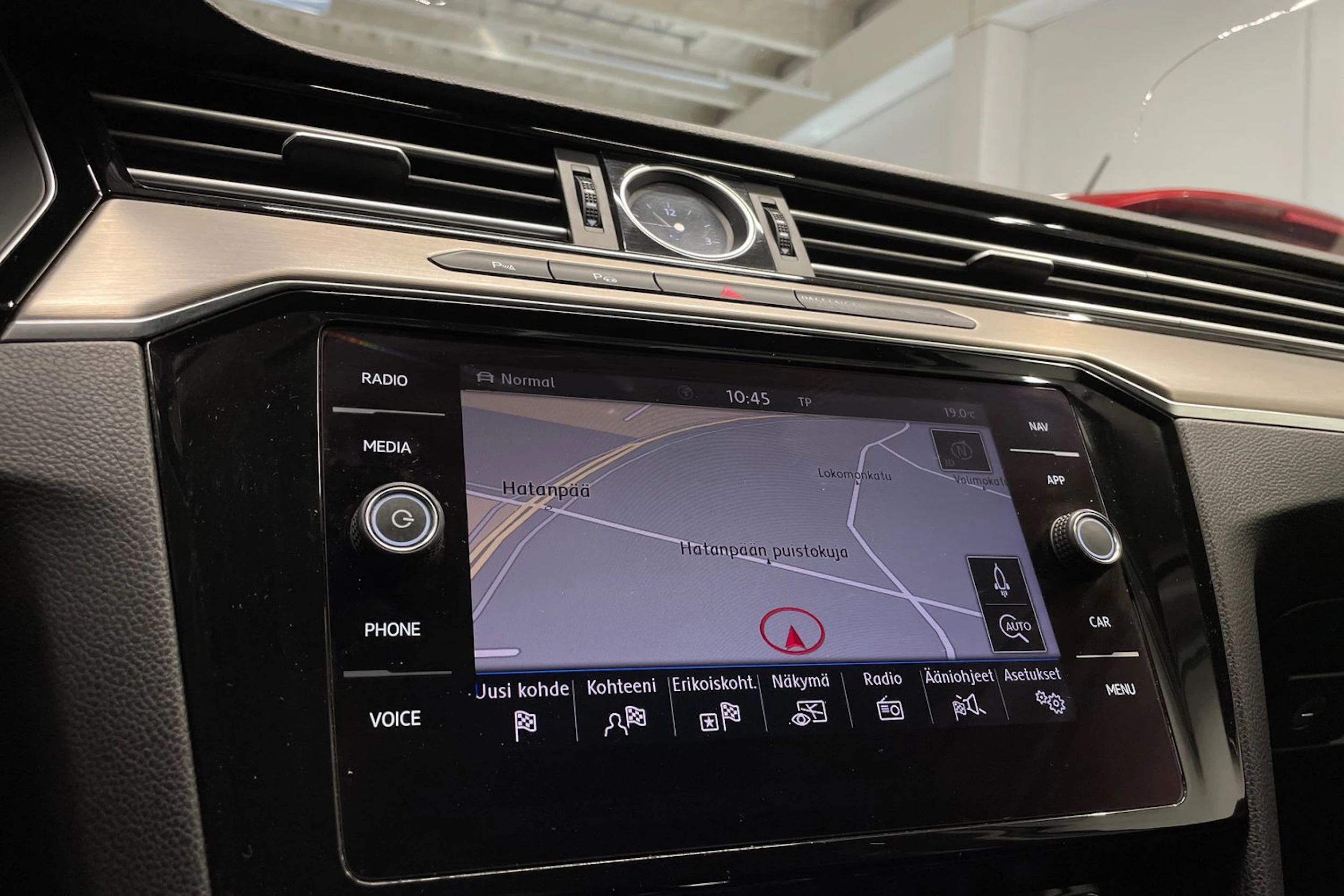 Valkoinen Volkswagen PASSAT 2018 kuva 15.
