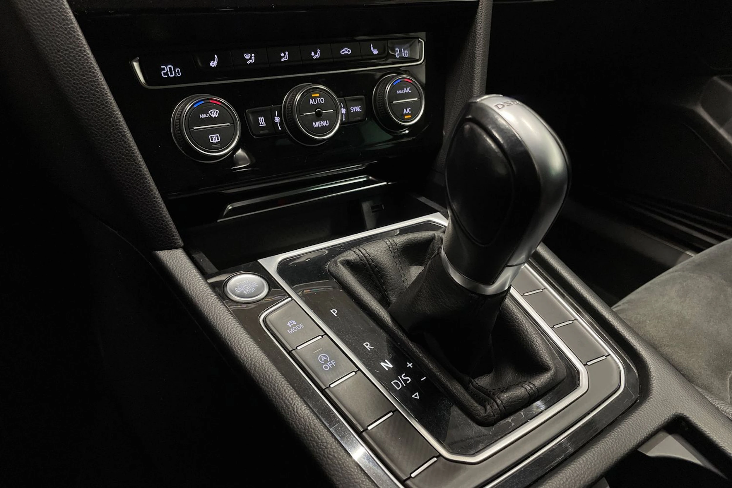 Valkoinen Volkswagen PASSAT 2018 kuva 17.