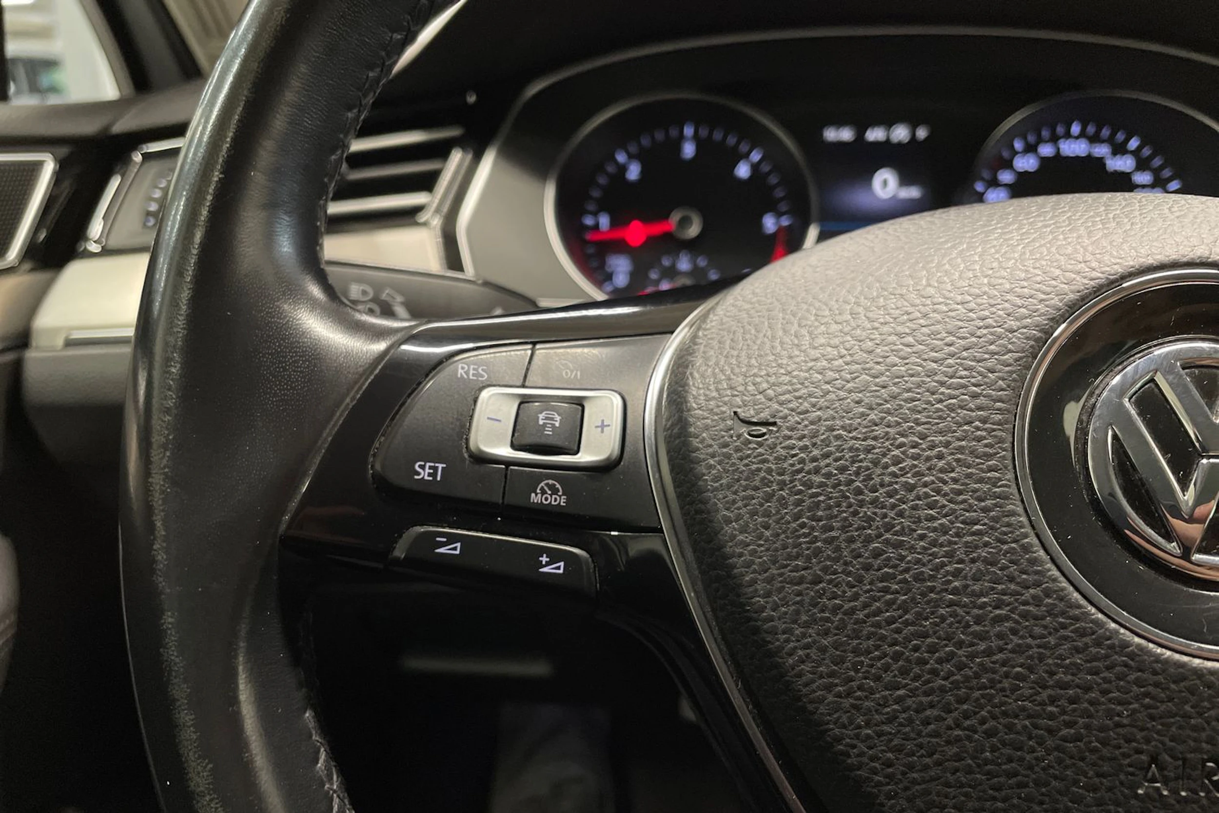 Valkoinen Volkswagen PASSAT 2018 kuva 19.