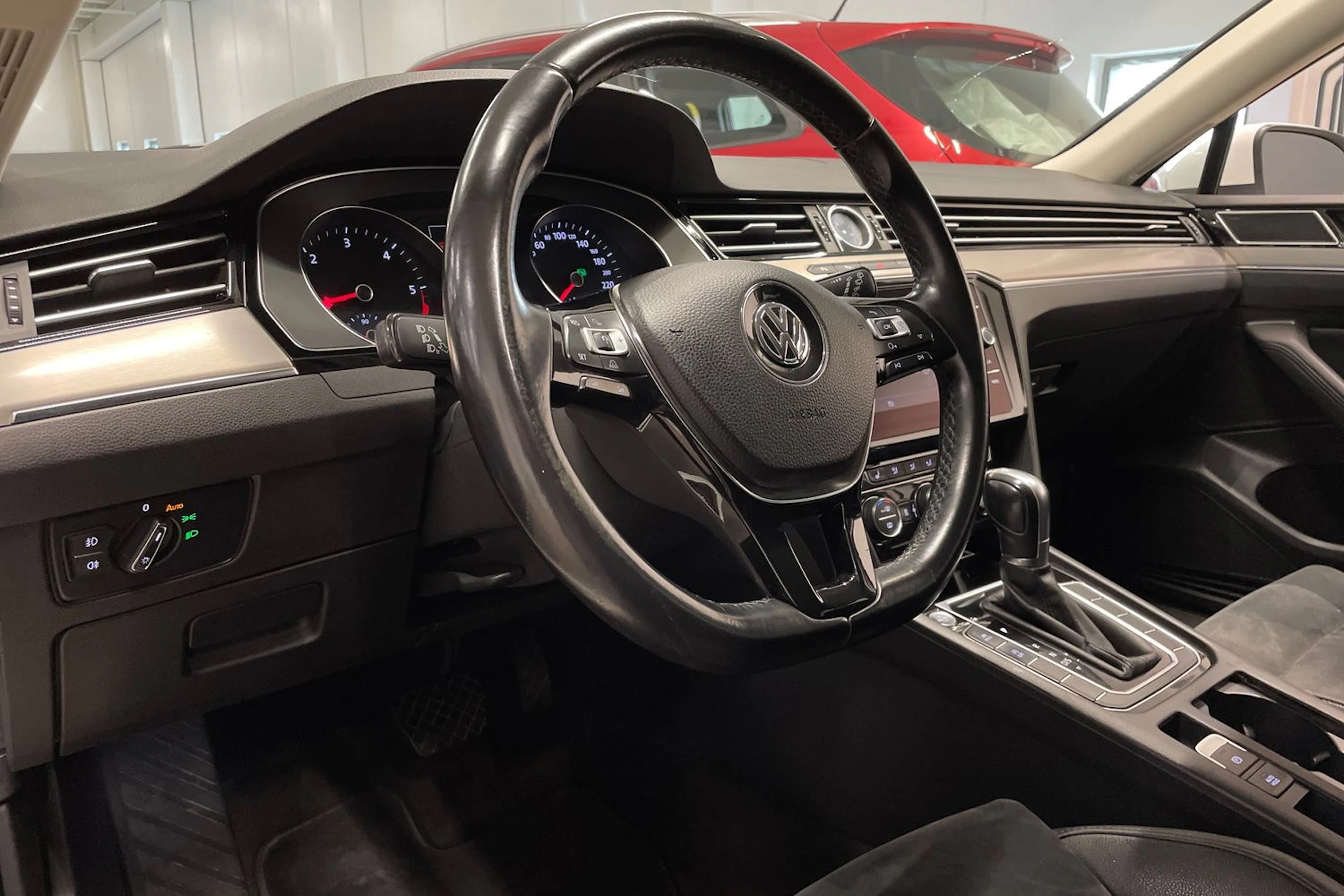 Valkoinen Volkswagen PASSAT 2018 kuva 23.