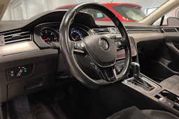 Valkoinen Volkswagen PASSAT 2018 kuva 23.