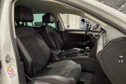 Valkoinen Volkswagen PASSAT 2018 kuva 24.