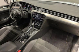 Valkoinen Volkswagen PASSAT 2018 kuva 25.
