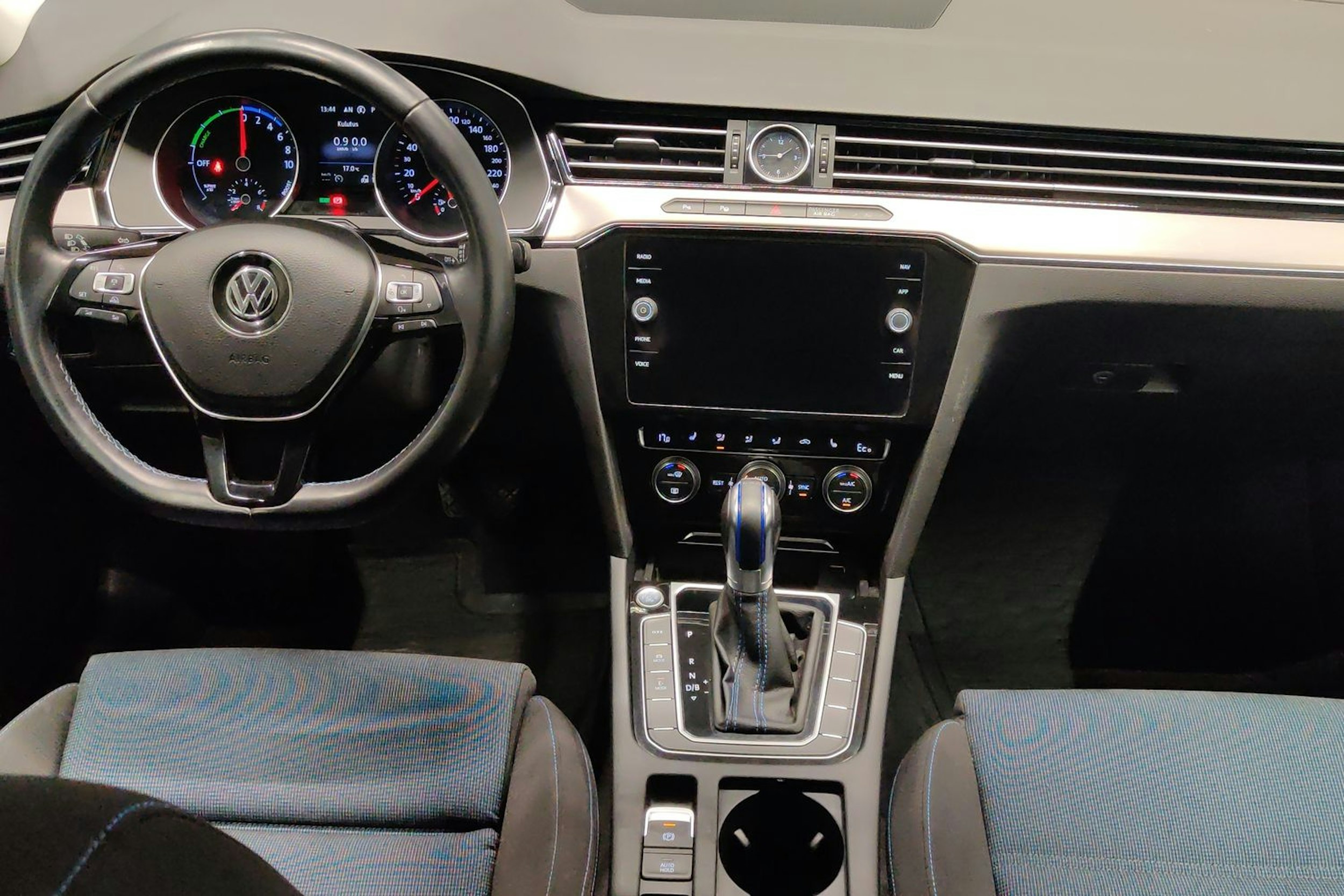 Sininen Volkswagen PASSAT 2018 kuva 7.