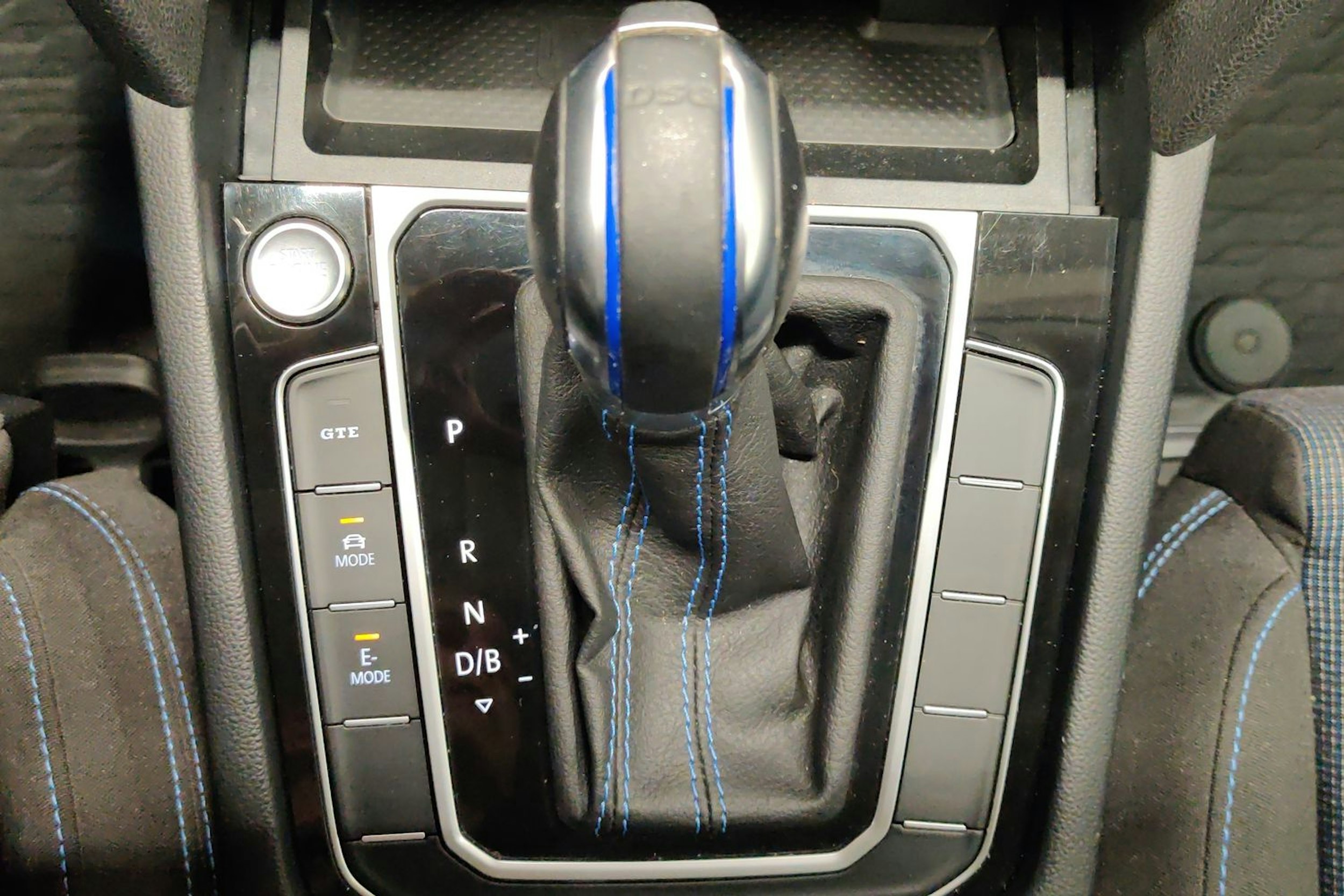 Sininen Volkswagen PASSAT 2018 kuva 15.