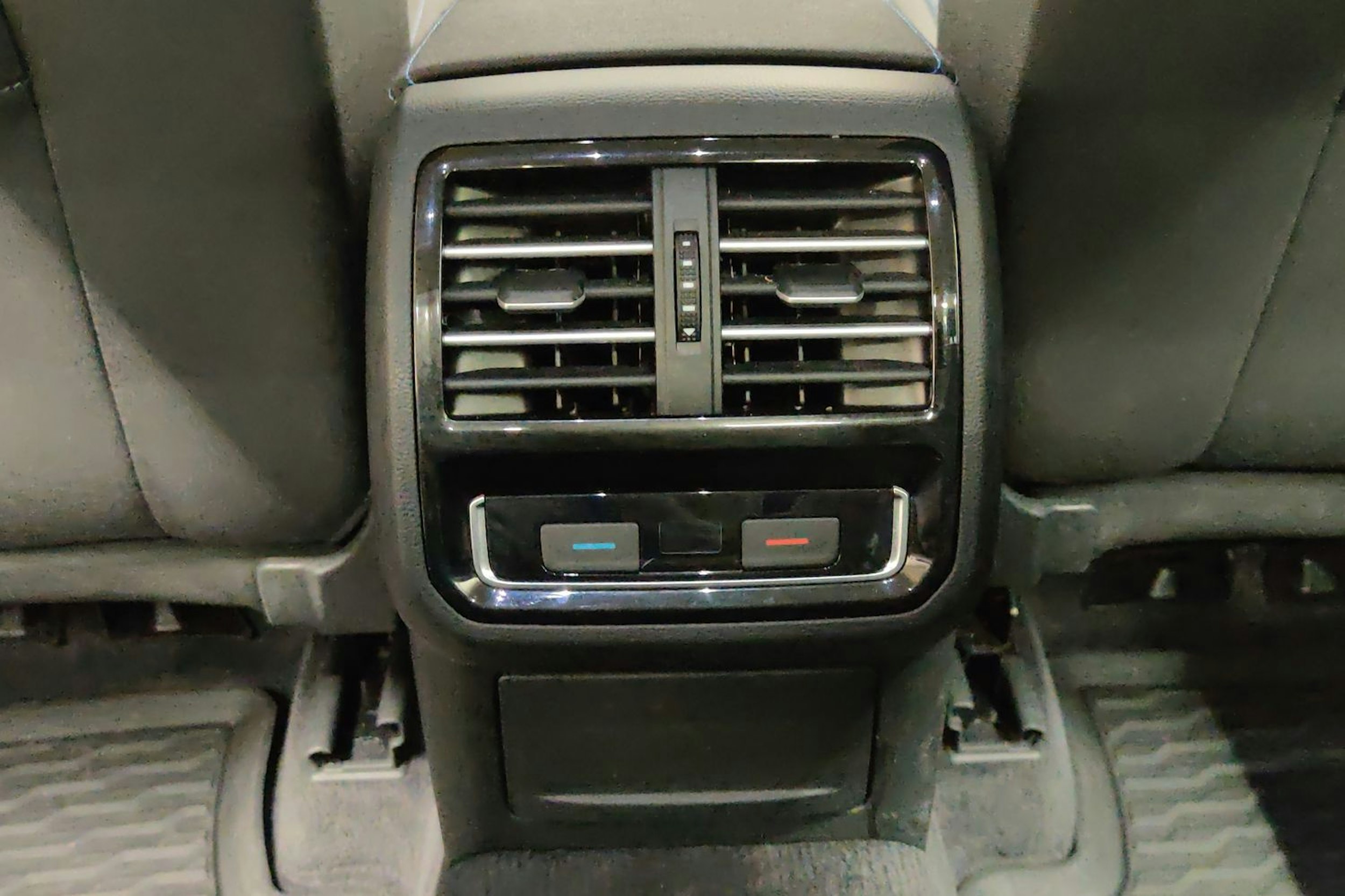 Sininen Volkswagen PASSAT 2018 kuva 19.