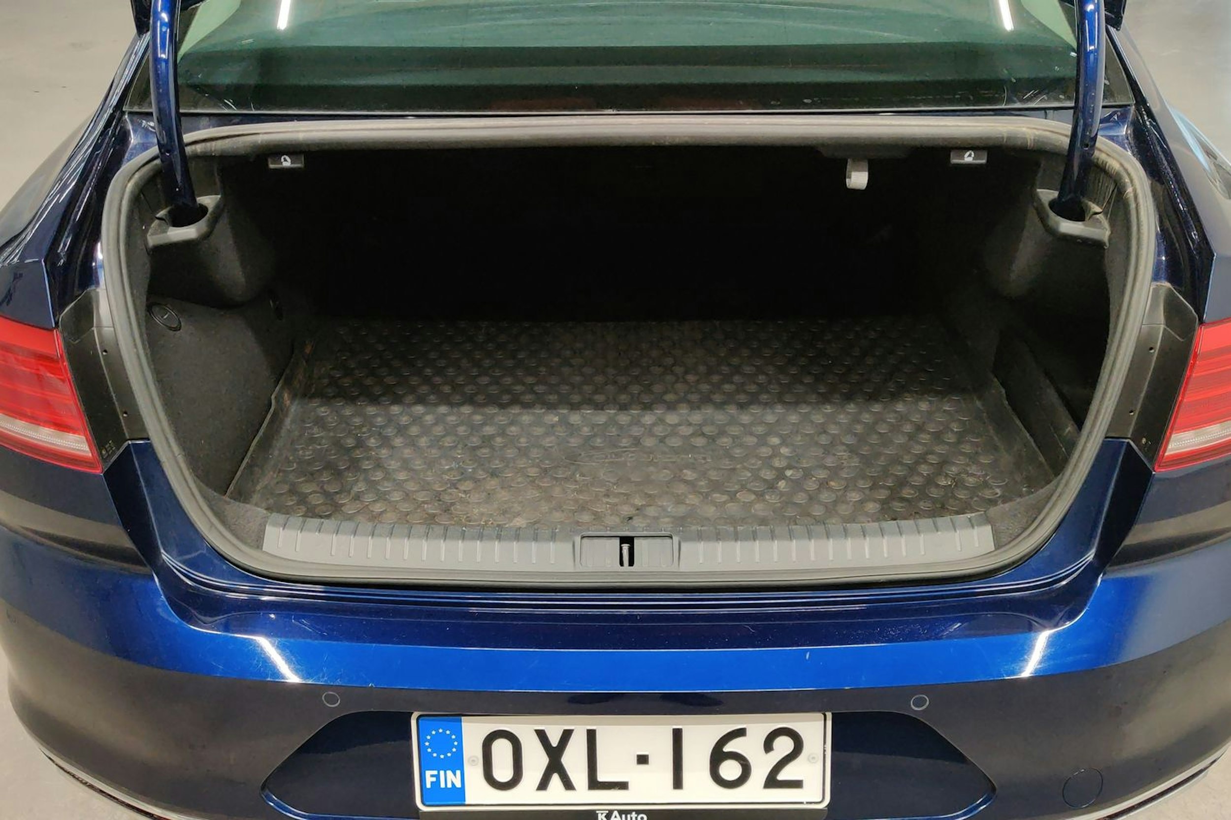 Sininen Volkswagen PASSAT 2018 kuva 20.