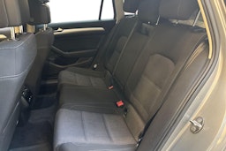 sininen Volkswagen Passat 2018 kuva 10.