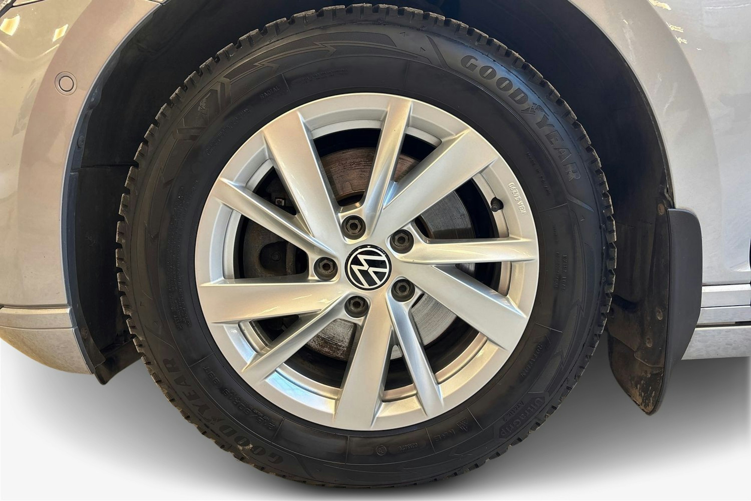 sininen Volkswagen Passat 2018 kuva 11.