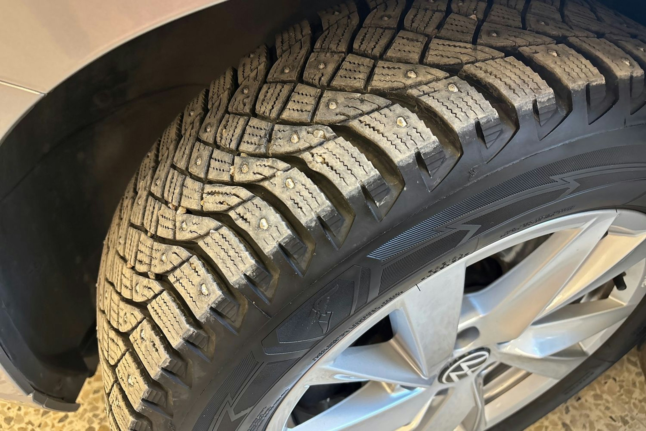 sininen Volkswagen Passat 2018 kuva 13.