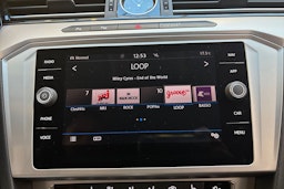 sininen Volkswagen Passat 2018 kuva 16.