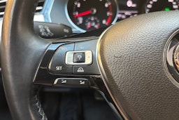 sininen Volkswagen Passat 2018 kuva 18.