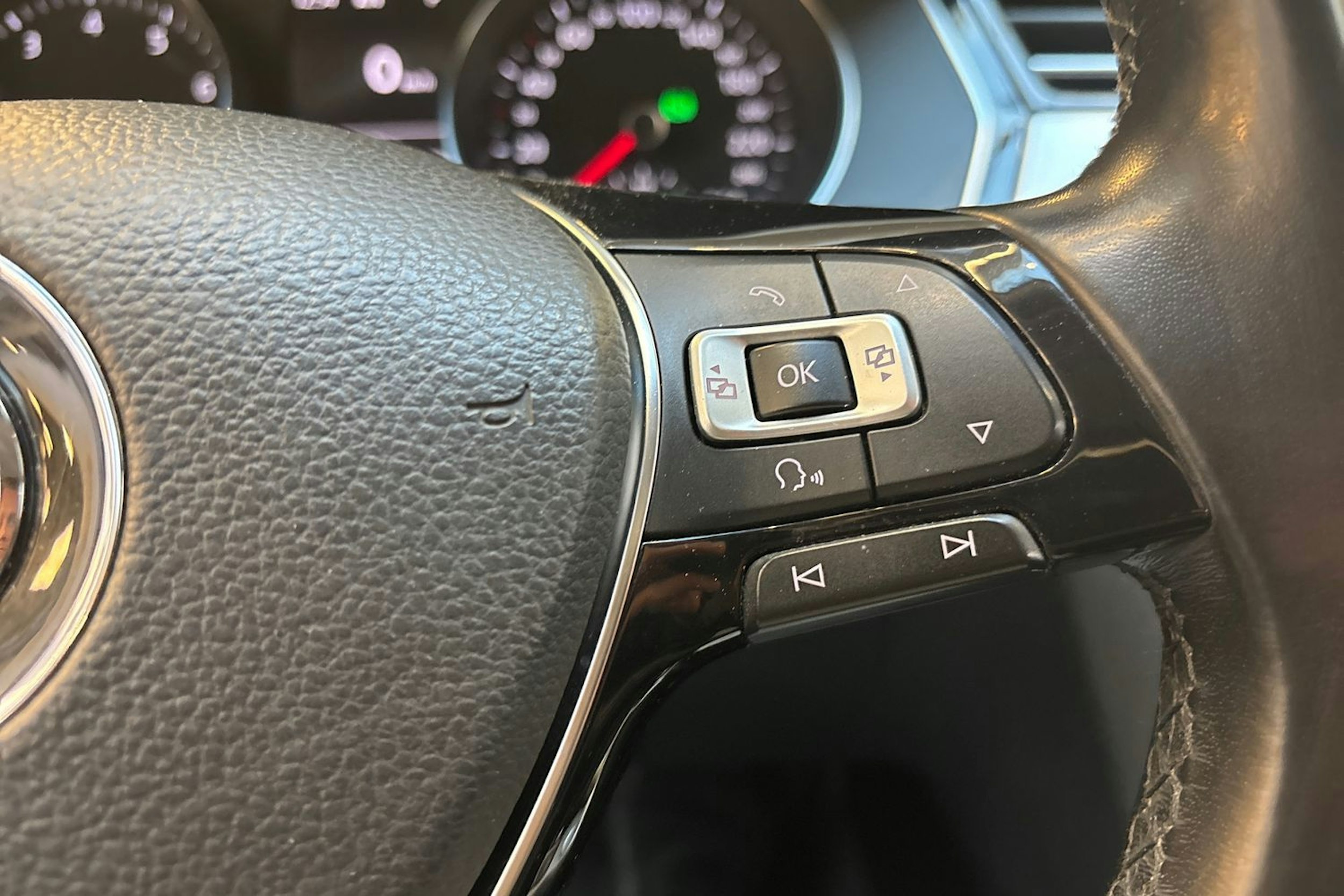 sininen Volkswagen Passat 2018 kuva 19.