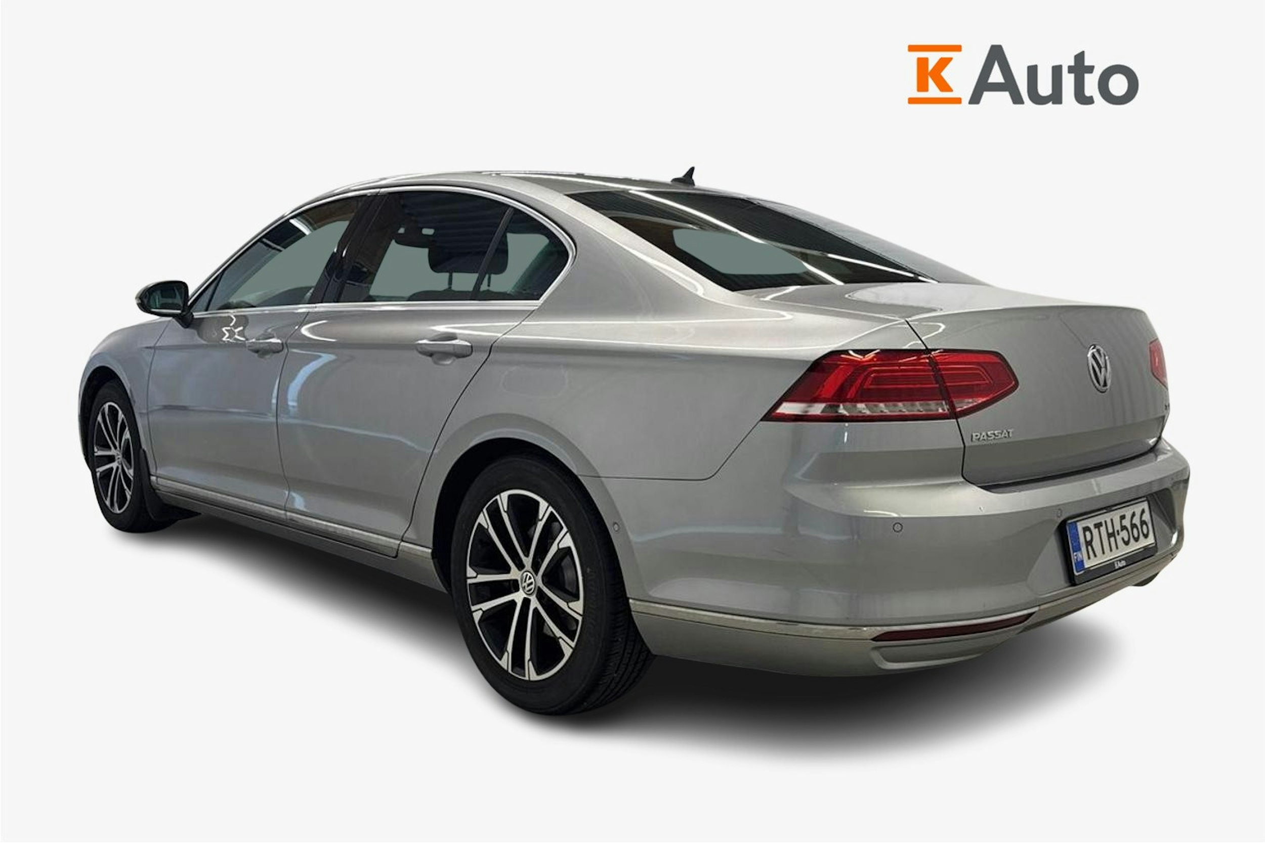 sininen Volkswagen Passat 2018 kuva 2.