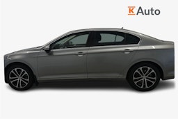 sininen Volkswagen Passat 2018 kuva 6.