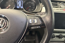 sininen Volkswagen Passat 2018 kuva 15.