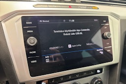 sininen Volkswagen Passat 2018 kuva 20.