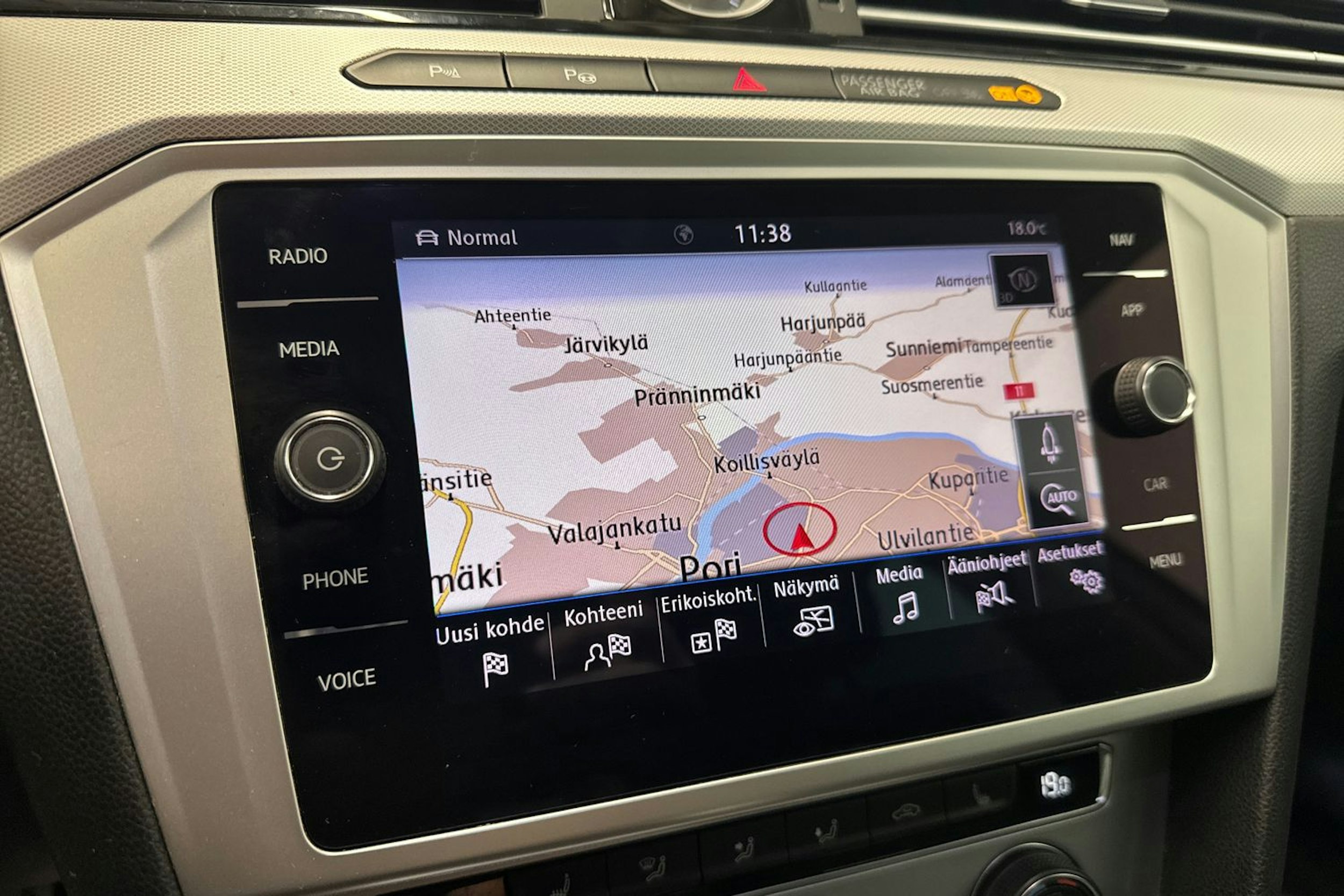 sininen Volkswagen Passat 2018 kuva 21.
