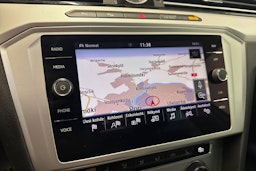 sininen Volkswagen Passat 2018 kuva 21.