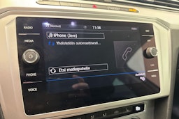 sininen Volkswagen Passat 2018 kuva 22.