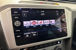 sininen Volkswagen Passat 2018 kuva 23.