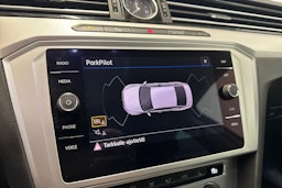 sininen Volkswagen Passat 2018 kuva 24.